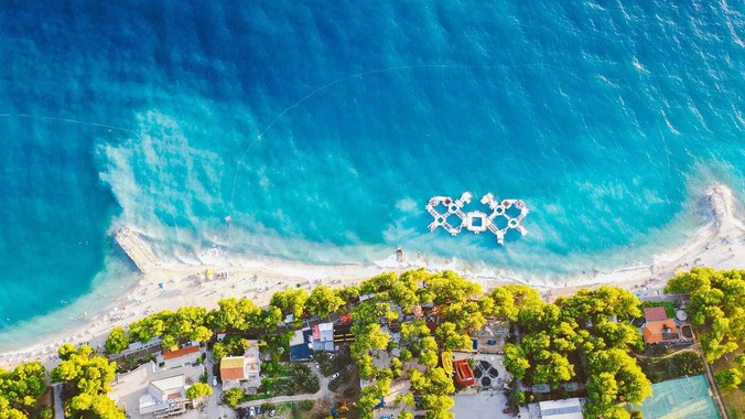 蓝绿翡翠调光影方程式｜海边4K壁纸重构海洋呼吸的流体诗学