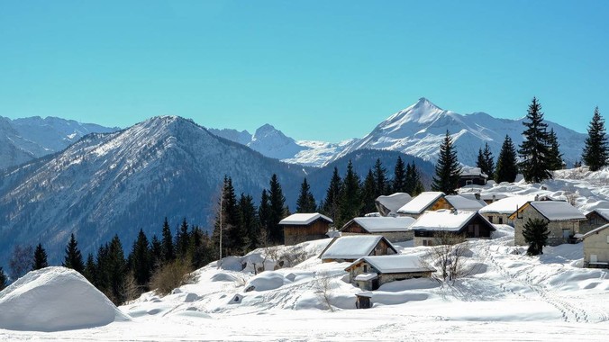 云端圣境的永恒诗篇｜阿尔卑斯山雪景4K壁纸重构数字阿尔卑斯美学