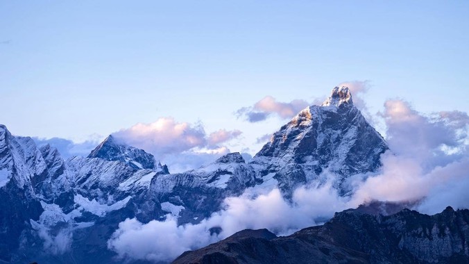 把仙境雪山装进屏幕｜4K雪景山峰壁纸重构数字空间壮美诗学