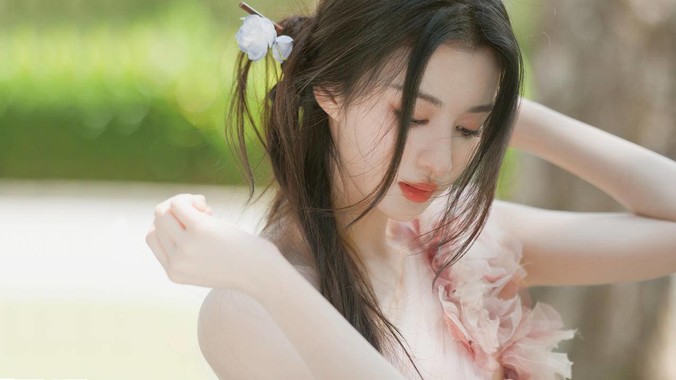 黛青流影｜王楚然层云纱4K壁纸重构宋代《幽篁烟柳图》空间算法